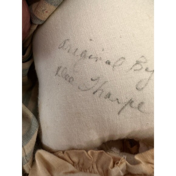 Dee Thorpe Handmade Bear Plush in Apron Filk Country Cottage Core Artist Signed - Picture 11 of 12